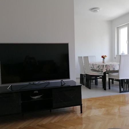 Sunny Spot Apartment Пула Екстериор снимка