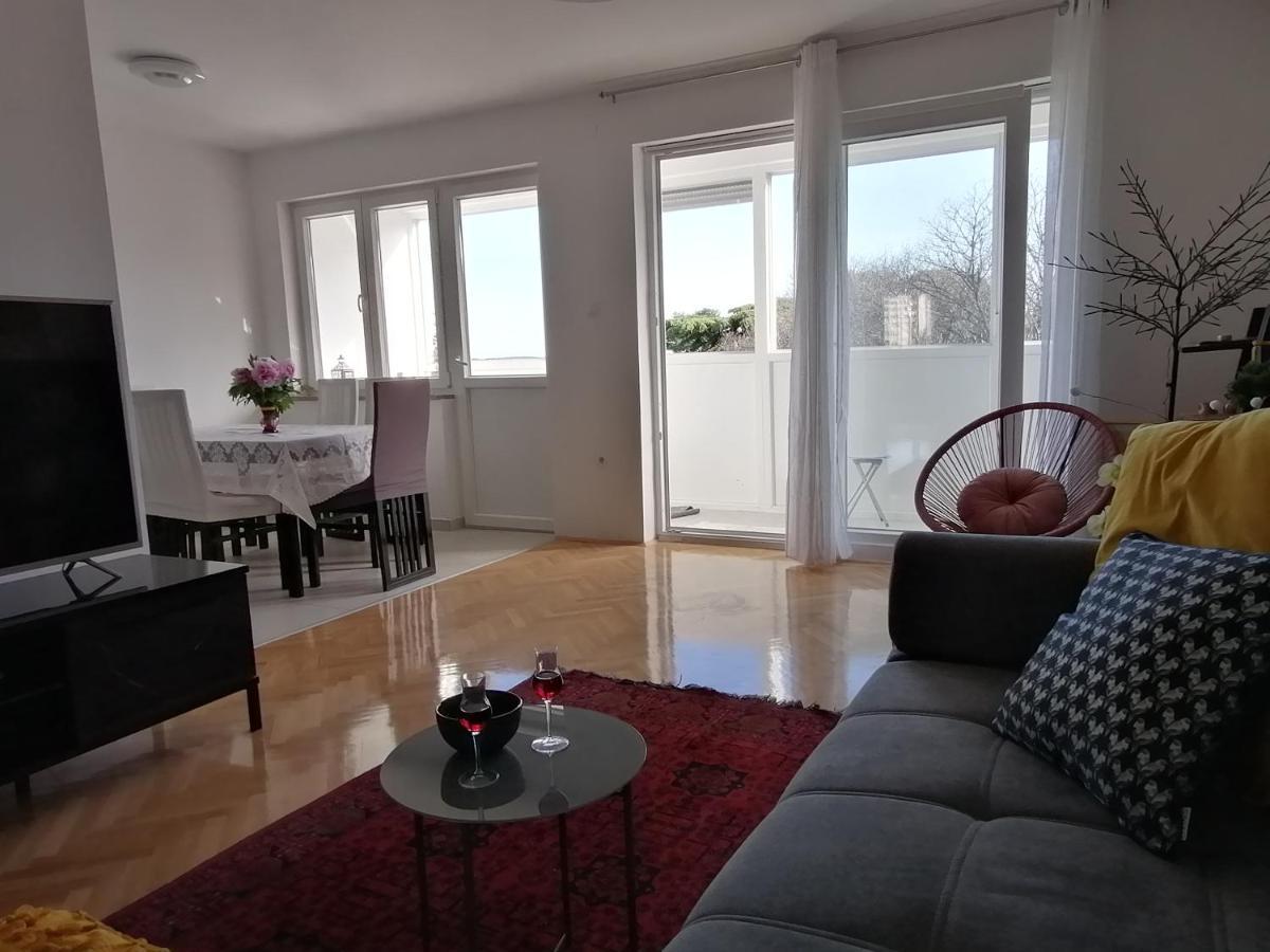 Sunny Spot Apartment Пула Екстериор снимка
