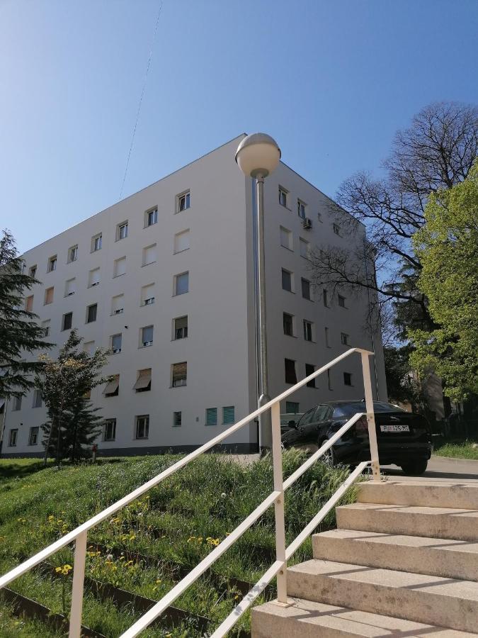 Sunny Spot Apartment Пула Екстериор снимка